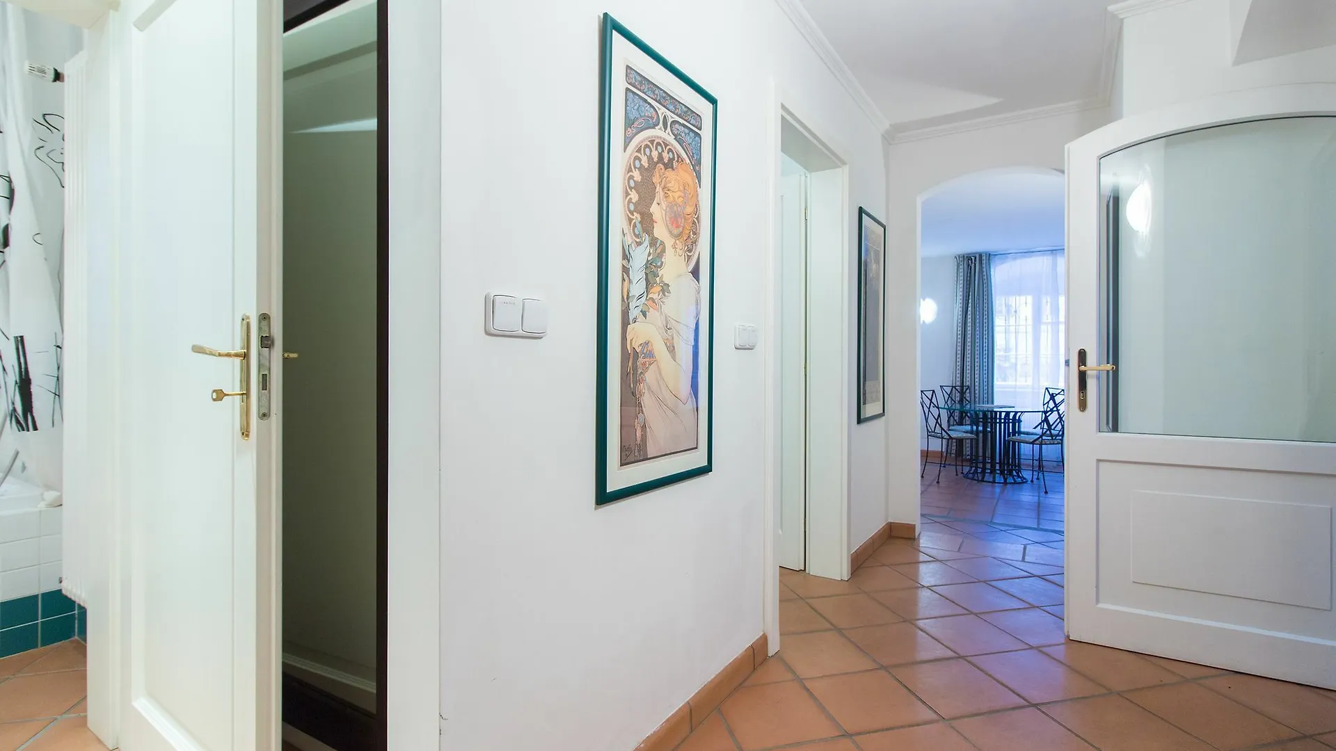 Attic Hroznova - Charles Bridge Apartment Prague