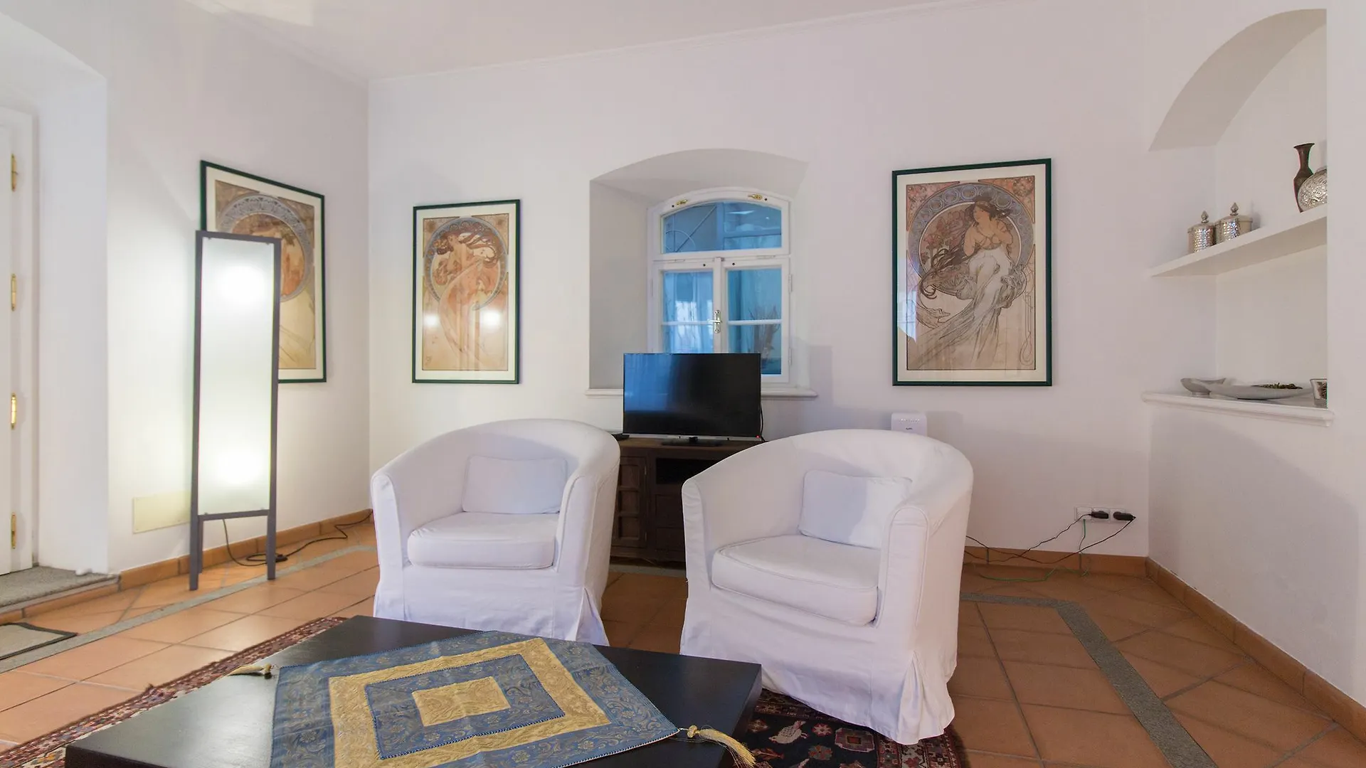 Attic Hroznova - Charles Bridge Apartment Prague