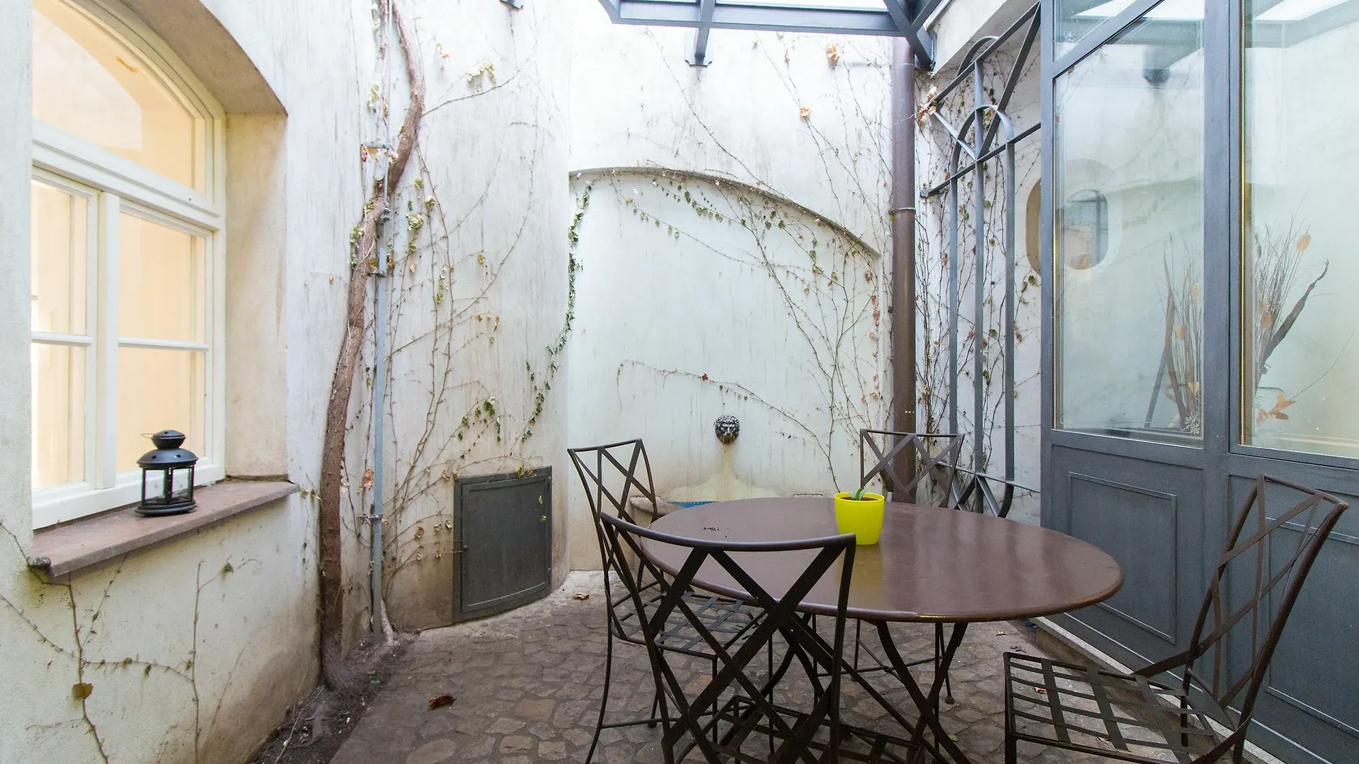 Attic Hroznova - Charles Bridge Apartment Prague