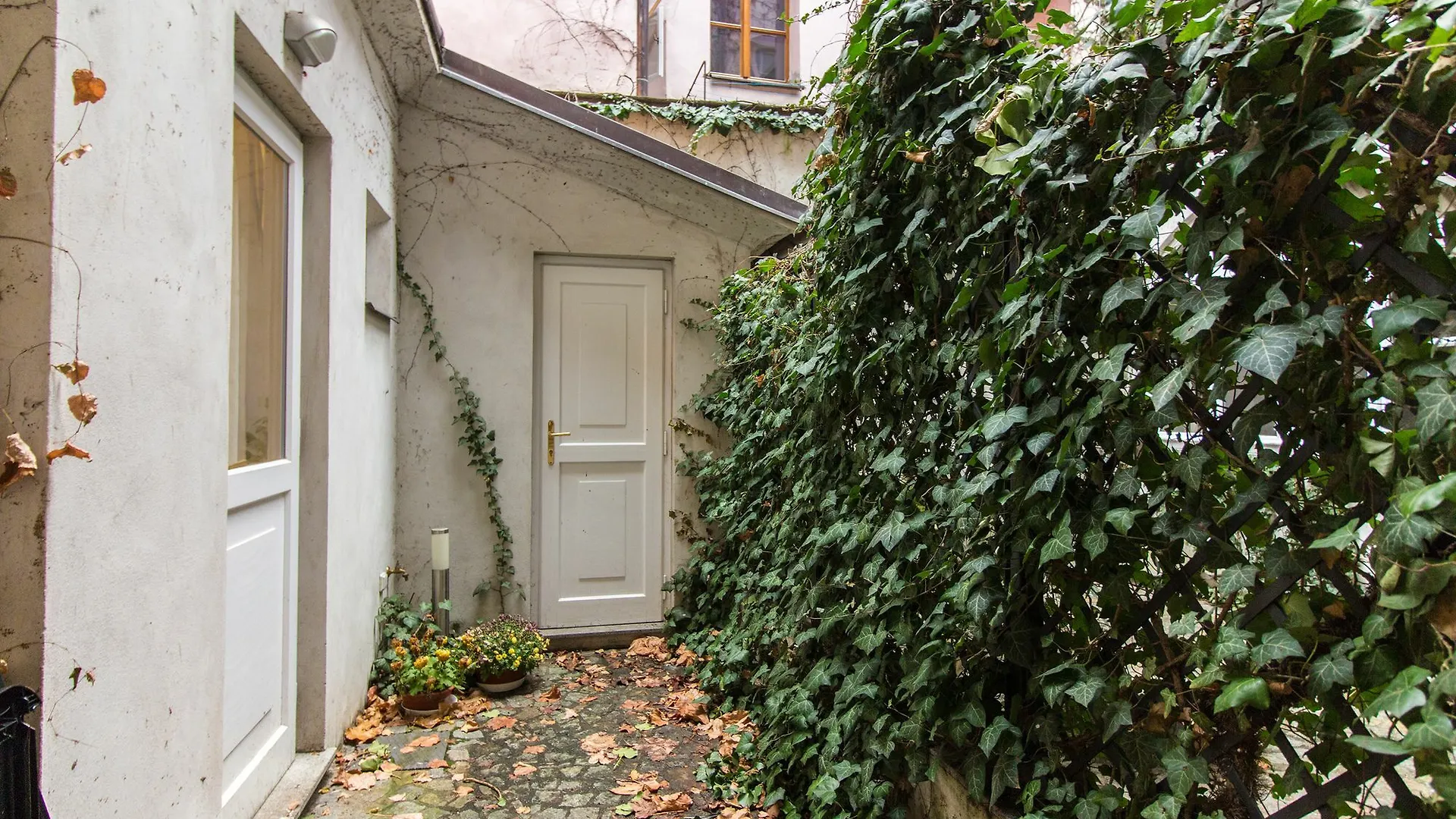 Attic Hroznova - Charles Bridge Apartment Prague 0*,