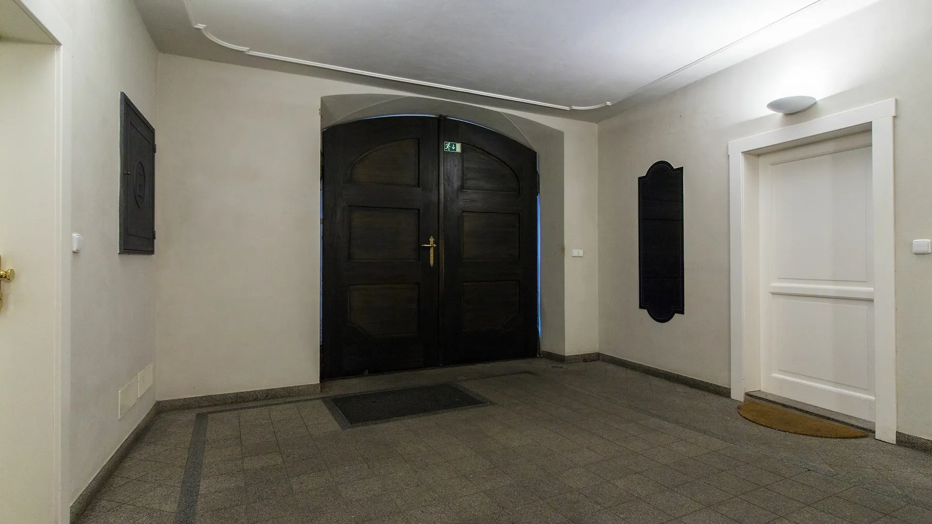 Attic Hroznova - Charles Bridge Apartment Prague