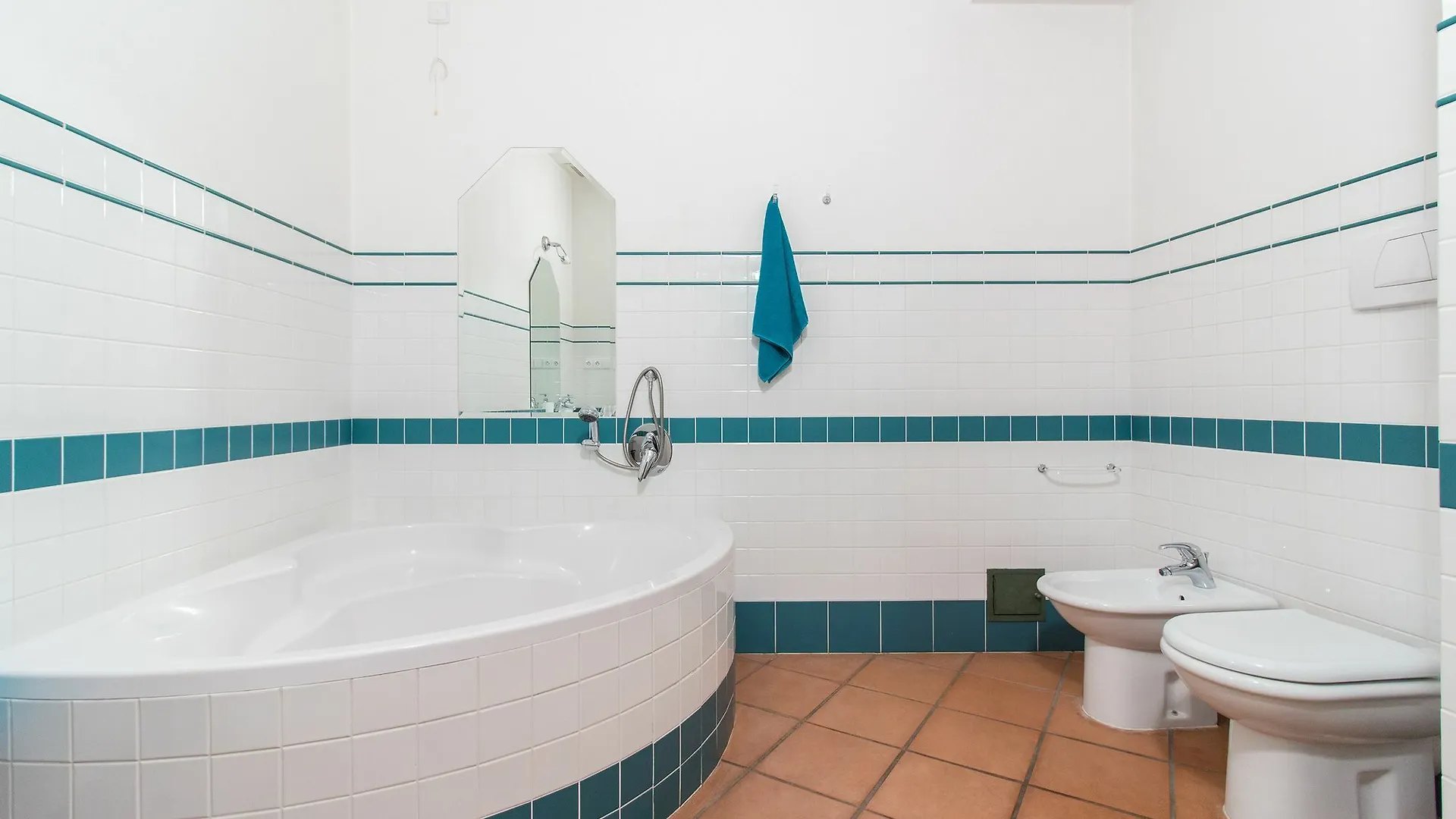 Attic Hroznova - Charles Bridge Appartement Praag