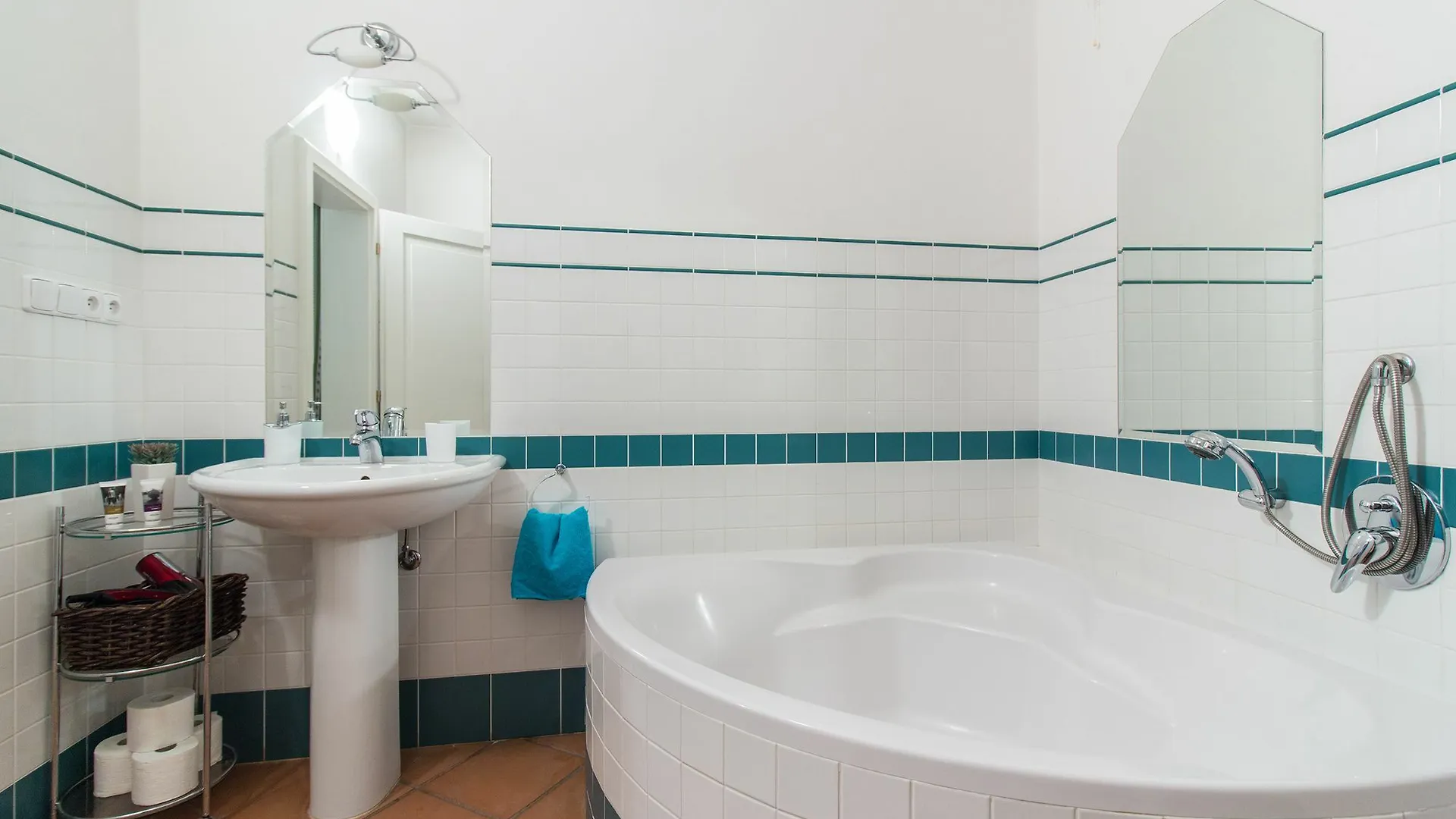 Attic Hroznova - Charles Bridge Appartement Praag