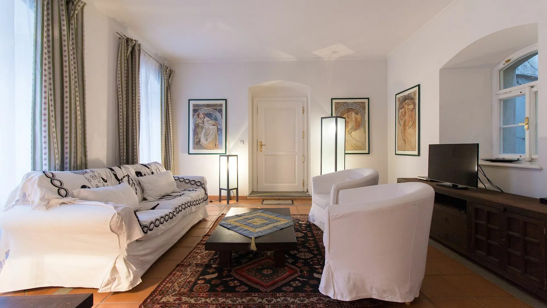 Attic Hroznova - Charles Bridge Apartment Prague 0*,